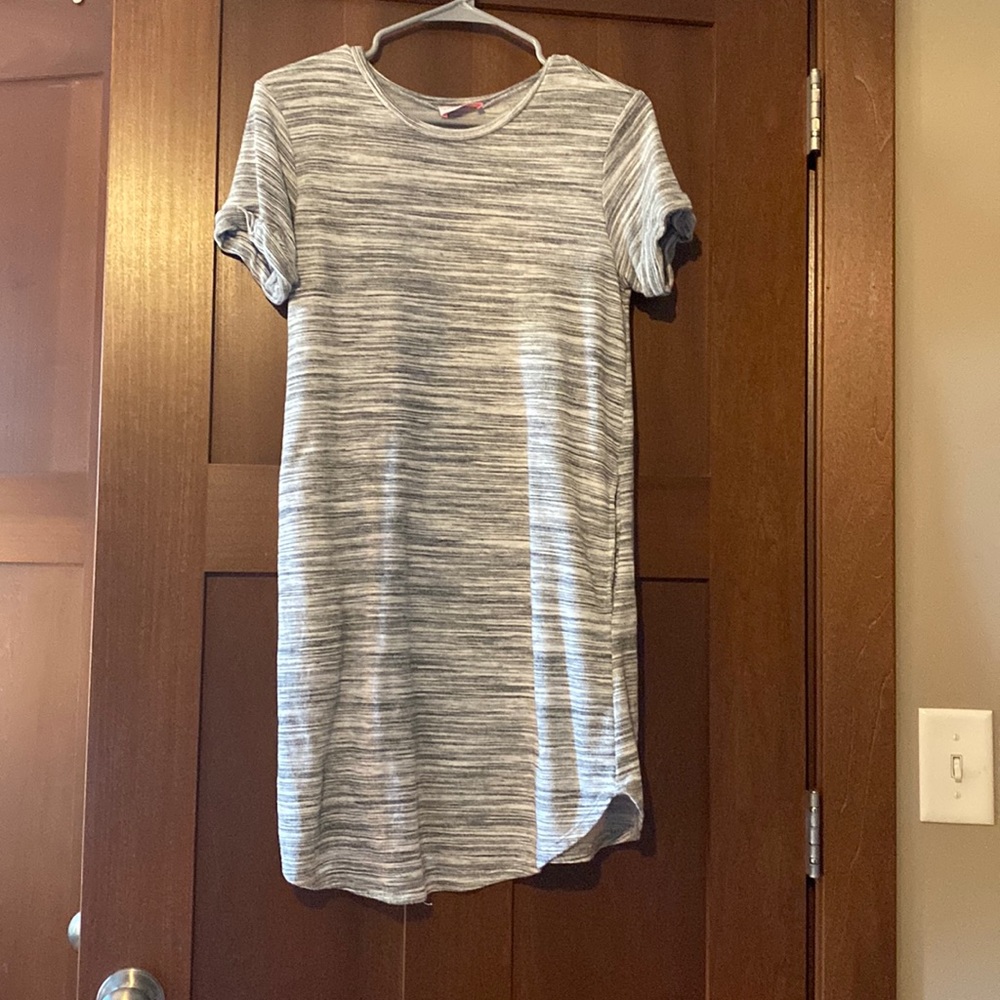 Size small pink lily T-shirt dress with pockets
